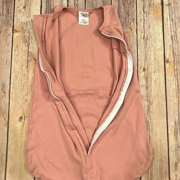 Ely’s & Co pink and white sleeveless sleep sack bundle. 0-3 Month size. - Picture 4 of 7